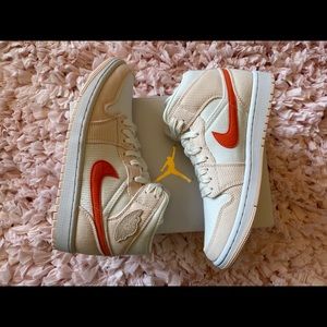 SOLD. Women’s Air Jordan 1 Mid SE